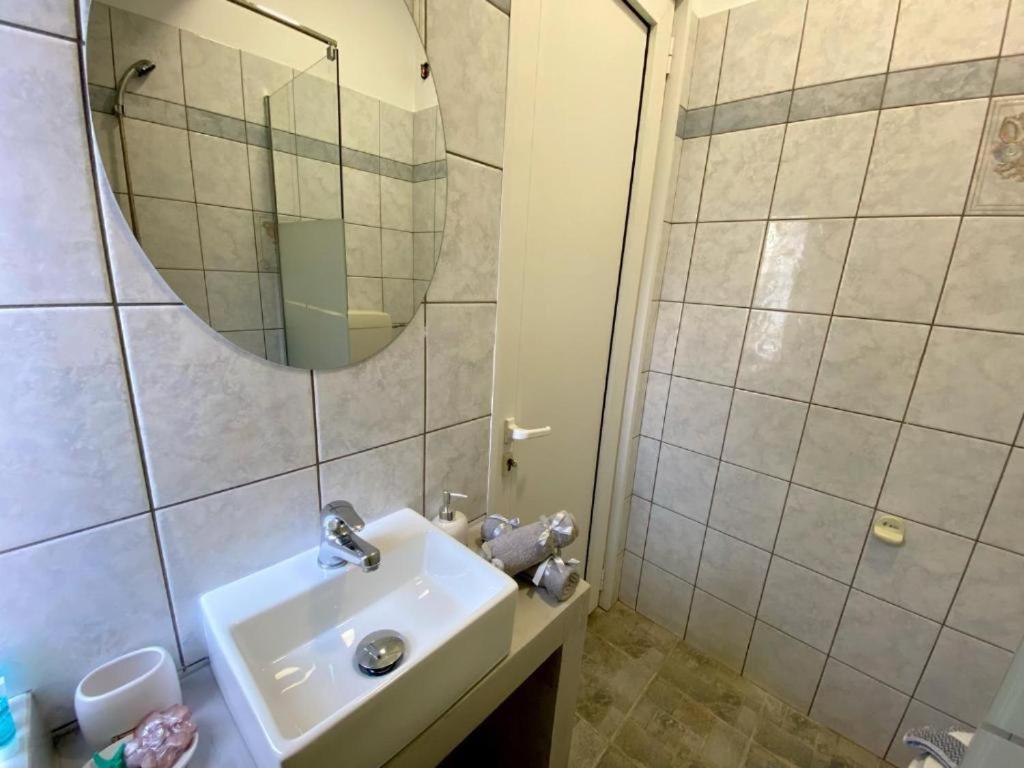 Dima Rooms And Apartments Athen Exterior foto